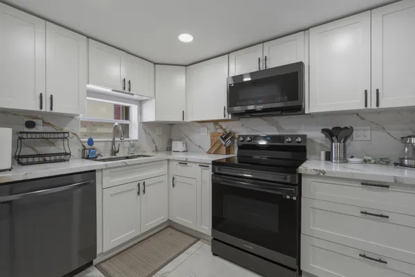Property Slideshow image 2 of 58 | 9823 s hollybrook lake dr 206, Pembroke Pines, FL, 33025