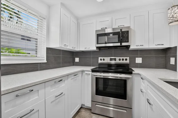 Property Slideshow image 2 of 79 | 212 monaco e, Delray Beach, FL, 33446