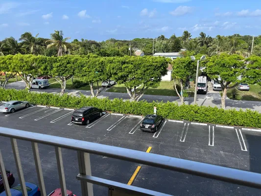 Property Slideshow image 2 of 16 | 2615 ne 3rd ct 402, Boynton Beach, FL, 33435