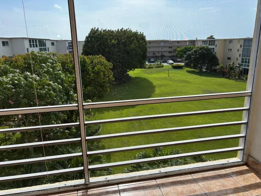 Property Slideshow image 3 of 16 | 2615 ne 3rd ct 402, Boynton Beach, FL, 33435