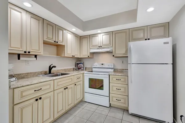 Property Slideshow image 3 of 67 | 161 normandy ln, Delray Beach, FL, 33484
