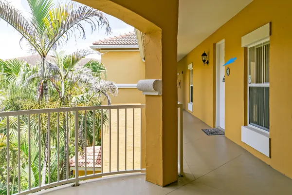 Property Slideshow image 3 of 24 | 5015 fairways cir 305, Vero Beach, FL, 32967