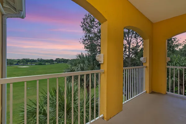 Property Slideshow image 2 of 24 | 5015 fairways cir 305, Vero Beach, FL, 32967
