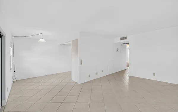 Property Slideshow image 2 of 109 | 4039 hythe c c, Boca Raton, FL, 33434