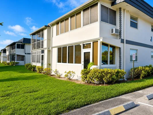 Property Slideshow image 3 of 16 | 433 saxony j, Delray Beach, FL, 33446