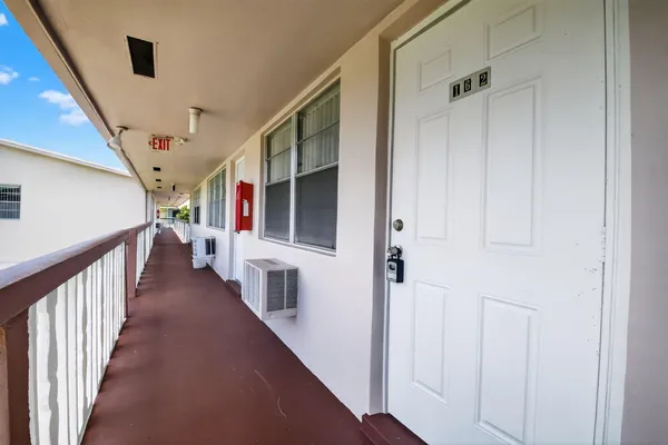 Property Slideshow image 2 of 34 | 162 easthampton g g, West Palm Beach, FL, 33417