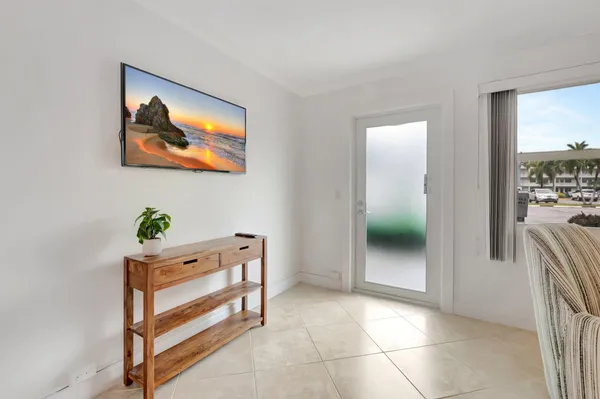 Property Slideshow image 2 of 46 | 1072 yarmouth dr, Boca Raton, FL, 33434