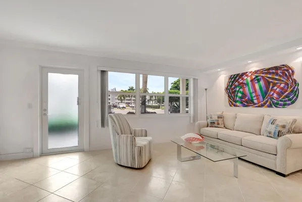 Property Slideshow image 3 of 46 | 1072 yarmouth dr, Boca Raton, FL, 33434