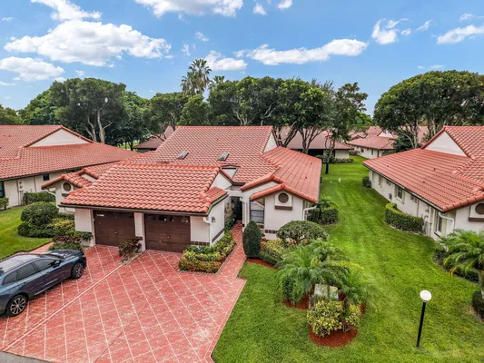 Property Slideshow image 2 of 32 | 6353 royal manor cir, Delray Beach, FL, 33484