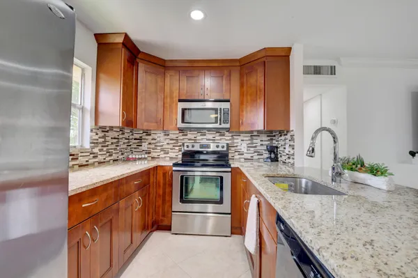 Property Slideshow image 3 of 30 | 468 saxony j j, Delray Beach, FL, 33446