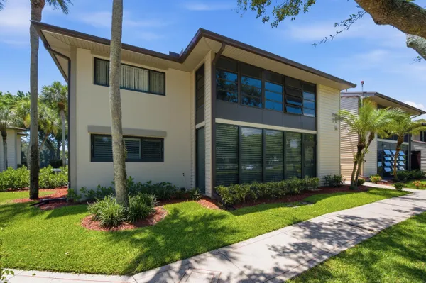 Property Slideshow image 3 of 73 | 15492 lakes of delray blvd 101, Delray Beach, FL, 33484