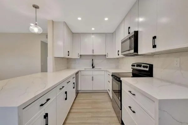 Property Slideshow image 3 of 55 | 802 burgundy q q, Delray Beach, FL, 33484