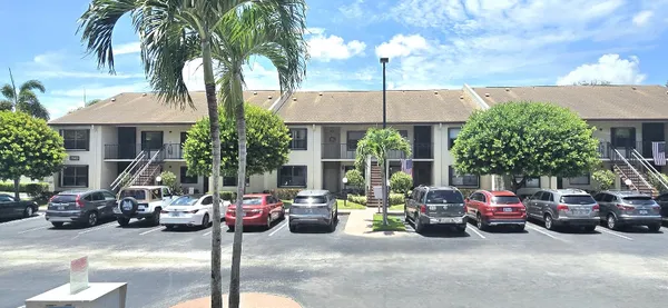Property Slideshow image 3 of 12 | 7843 willow spring dr 613, Lake Worth, FL, 33467