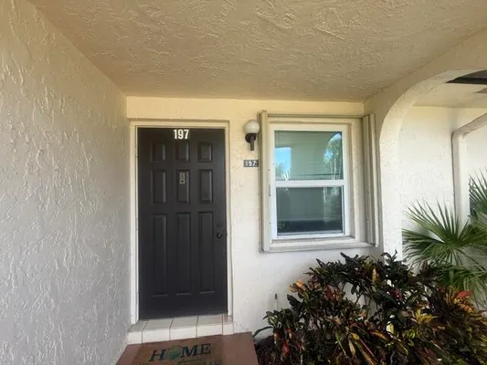 Property Slideshow image 2 of 24 | 197 lake susan ln, West Palm Beach, FL, 33411