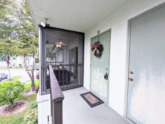Property Slideshow image 3 of 41 | 7515 s oriole blvd 203, Delray Beach, FL, 33446