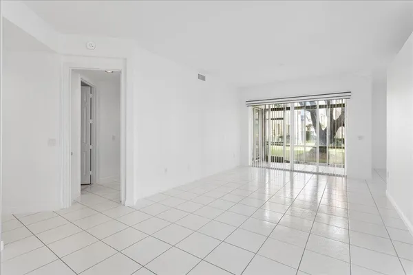Property Slideshow image 3 of 29 | 7937 exeter cir 102, Tamarac, FL, 33321