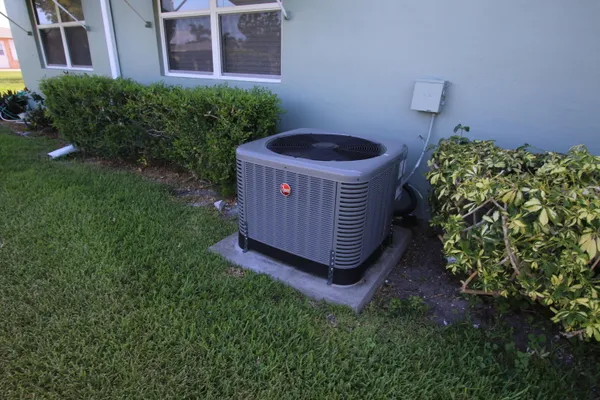 Property Slideshow image 3 of 11 | 190 s blvd, Boynton Beach, FL, 33435