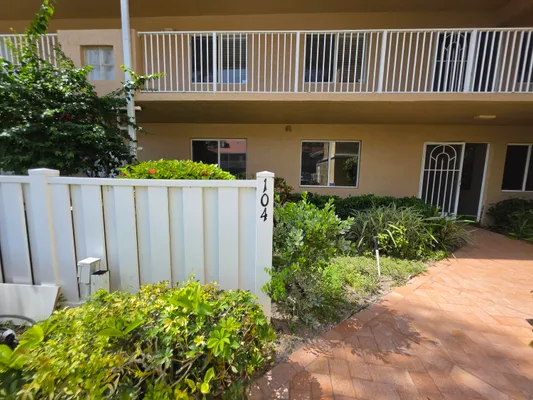 Property Slideshow image 3 of 30 | 5951 regal glen dr 104, Boynton Beach, FL, 33437