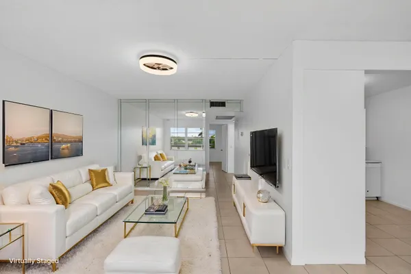 Property Slideshow image 3 of 108 | 4028 hythe b b, Boca Raton, FL, 33434