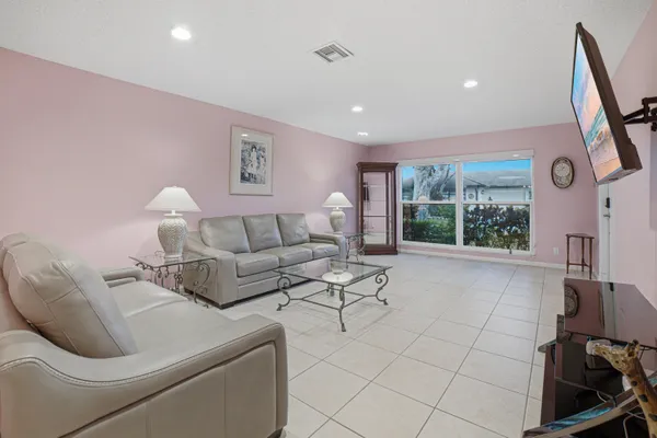 Property Slideshow image 2 of 32 | 4843 greentree ln b, Boynton Beach, FL, 33436