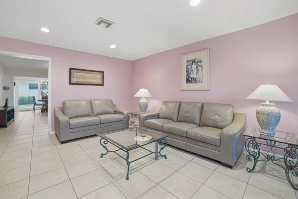 Property Slideshow image 3 of 32 | 4843 greentree ln b, Boynton Beach, FL, 33436