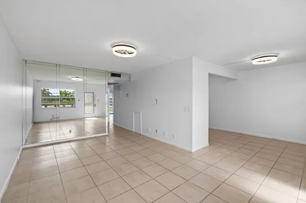 Property Slideshow image 2 of 108 | 4028 hythe b b, Boca Raton, FL, 33434