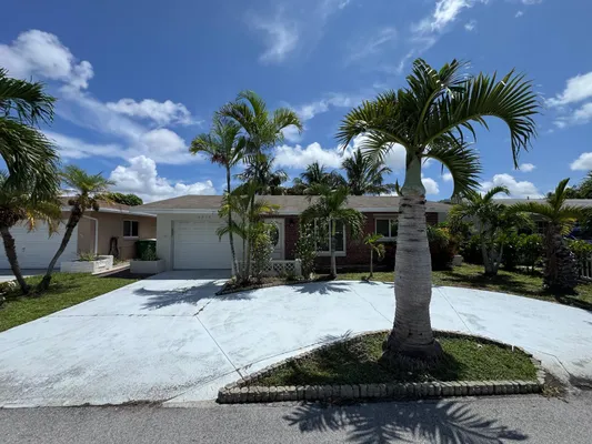 Property Slideshow image 2 of 23 | 4717 nw 49th pl, Tamarac, FL, 33319