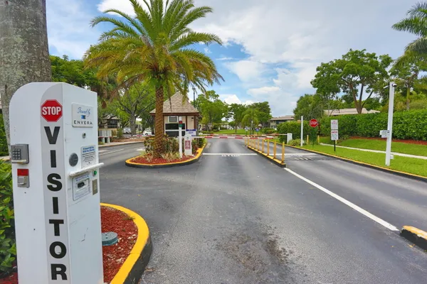 Property Slideshow image 2 of 9 | 9968 n belfort cir 108, Tamarac, FL, 33321