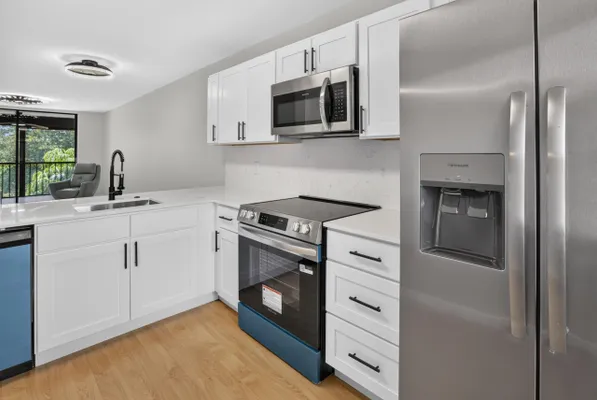 Property Slideshow image 3 of 53 | 6795 huntington ln 201, Delray Beach, FL, 33446