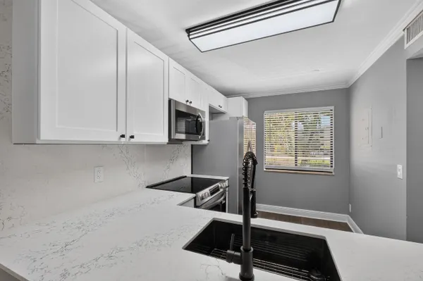 Property Slideshow image 3 of 47 | 6935 huntington ln 207, Delray Beach, FL, 33446