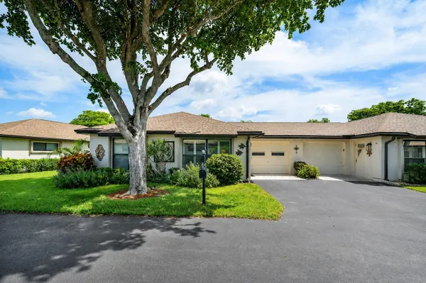 Property Slideshow image 3 of 34 | 4762 greentree dr a, Boynton Beach, FL, 33436