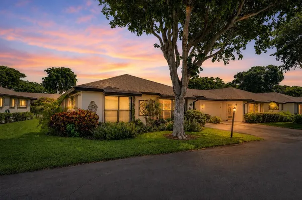 Property Slideshow image 2 of 34 | 4762 greentree dr a, Boynton Beach, FL, 33436