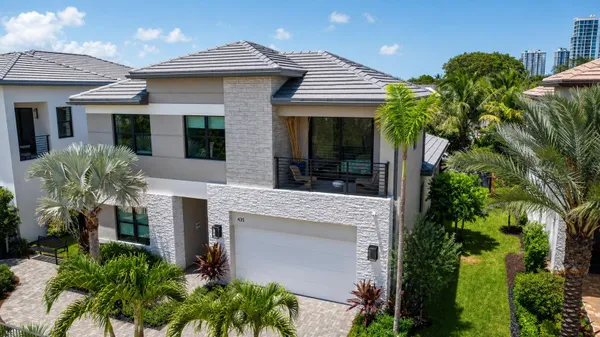 Property Slideshow image 3 of 49 | 415 42nd st 2, West Palm Beach, FL, 33407