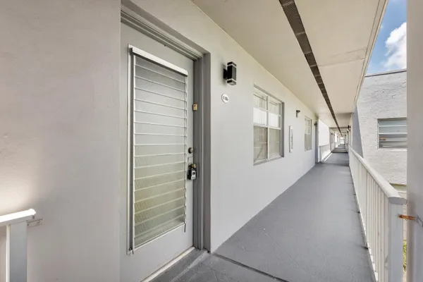 Property Slideshow image 3 of 29 | 136 flanders c c, Delray Beach, FL, 33484