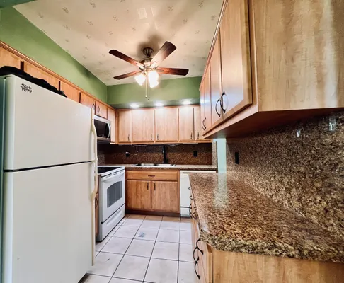 Property Slideshow image 2 of 14 | 210 easthampton i i, West Palm Beach, FL, 33417