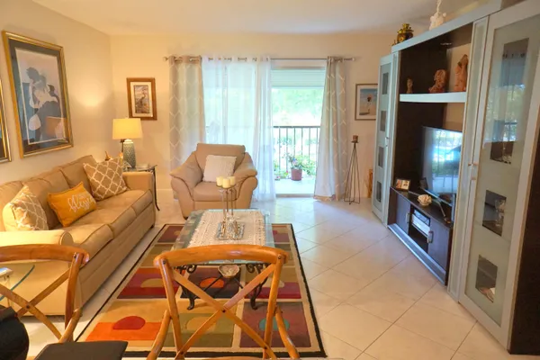 Property Slideshow image 3 of 41 | 7286 huntington ln 306, Delray Beach, FL, 33446