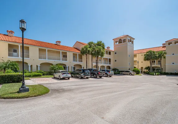Property Slideshow image 2 of 36 | 5060 harmony cir 105, Vero Beach, FL, 32967