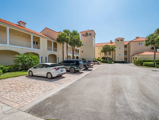Property Slideshow image 3 of 36 | 5060 harmony cir 105, Vero Beach, FL, 32967