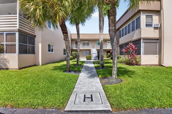 Property Slideshow image 2 of 30 | 352 piedmont h h, Delray Beach, FL, 33484