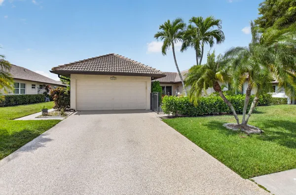 Property Slideshow image 2 of 58 | 10300 greentrail dr, Boynton Beach, FL, 33436