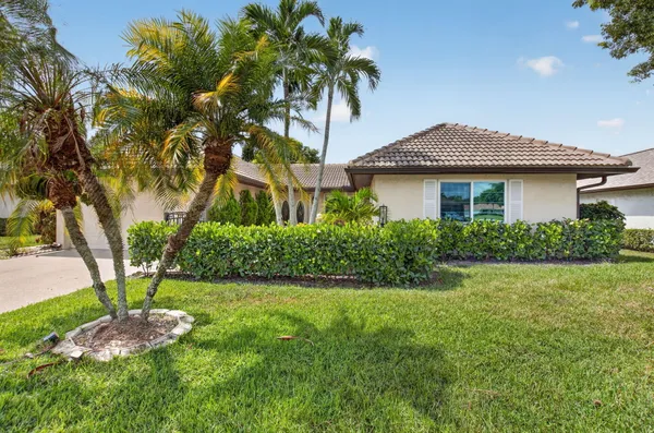 Property Slideshow image 3 of 58 | 10300 greentrail dr, Boynton Beach, FL, 33436