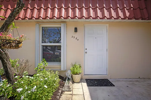 Property Slideshow image 2 of 35 | 352 covered bridge blvd a, Greenacres, FL, 33467