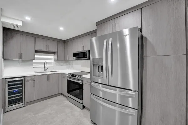 Property Slideshow image 2 of 43 | 9410 n hollybrook lake dr, Pembroke Pines, FL, 33025
