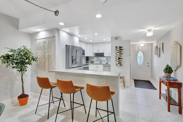Property Slideshow image 2 of 19 | 700 s hollybrook dr 104, Pembroke Pines, FL, 33025