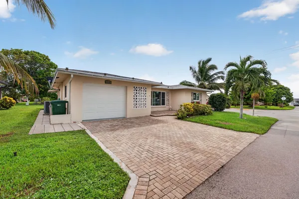 Property Slideshow image 2 of 34 | 4716 nw 49th pl, Tamarac, FL, 33319