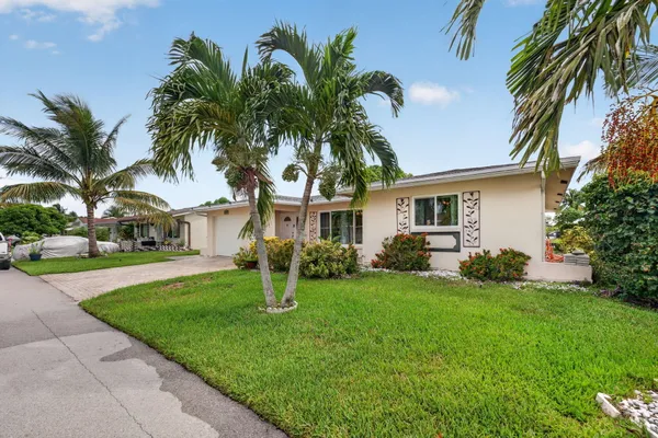 Property Slideshow image 3 of 34 | 4716 nw 49th pl, Tamarac, FL, 33319