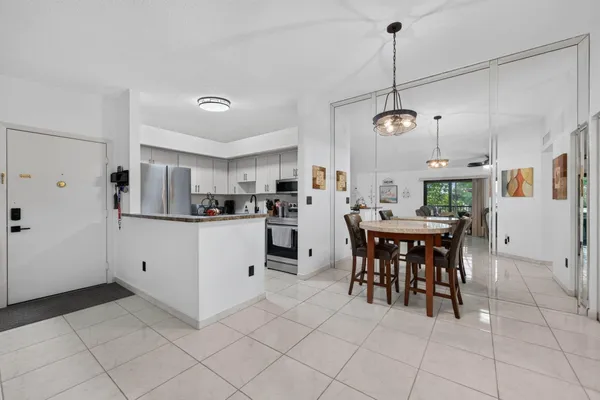Property Slideshow image 3 of 33 | 9474 s belfort cir 206, Tamarac, FL, 33321