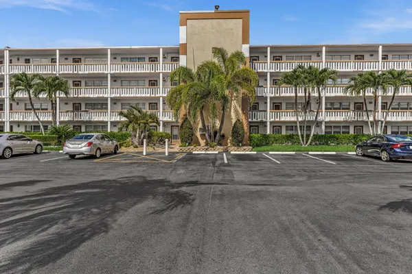 Property Slideshow image 3 of 59 | 3076 cornwall d d, Boca Raton, FL, 33434