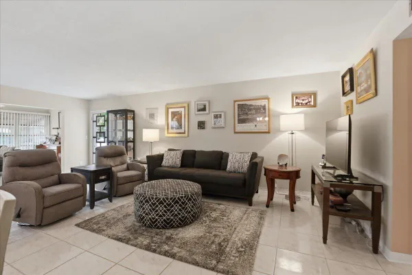 Property Slideshow image 3 of 22 | 1172 s drive cir b, Delray Beach, FL, 33445