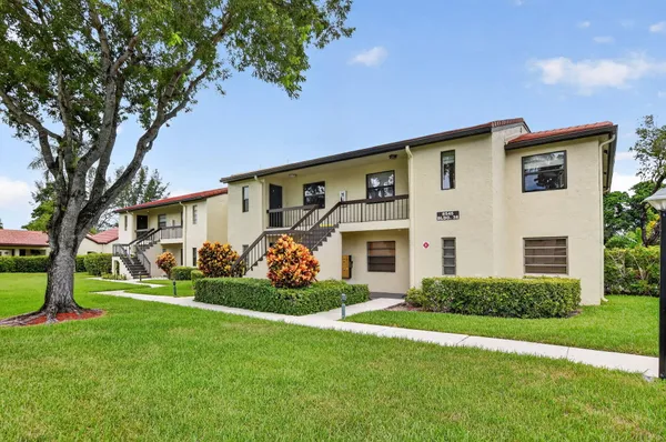 Property Slideshow image 2 of 55 | 8545 casa del lago 38 h, Boca Raton, FL, 33433